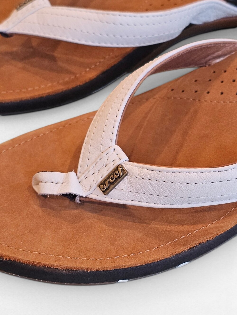 Reef Miss J-Bay Slip Flop Sandals White and Tan B-16 CLC - Picture 2 of 15